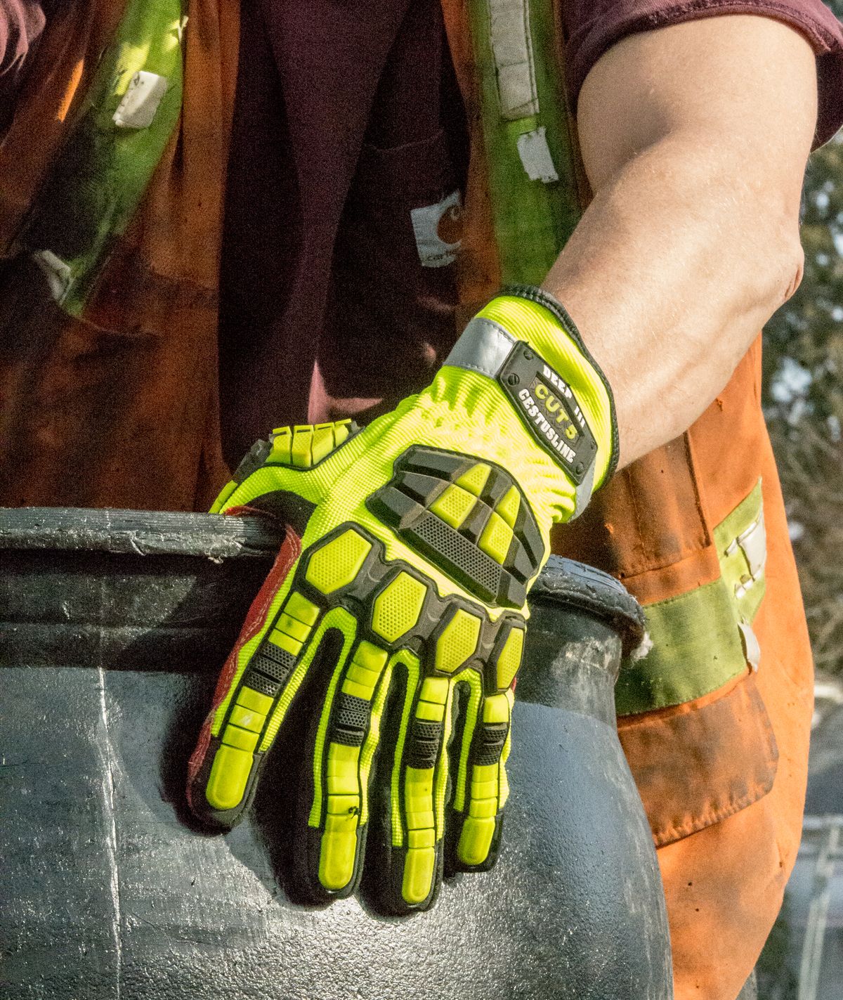 Hogyan befolyásolja a védőkesztyű a munkateljesítményt és a komfortérzetet?